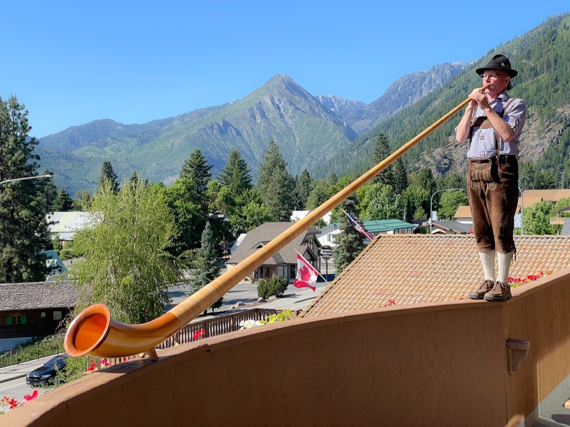 An alpenhorn performance in Leavenworth Washington