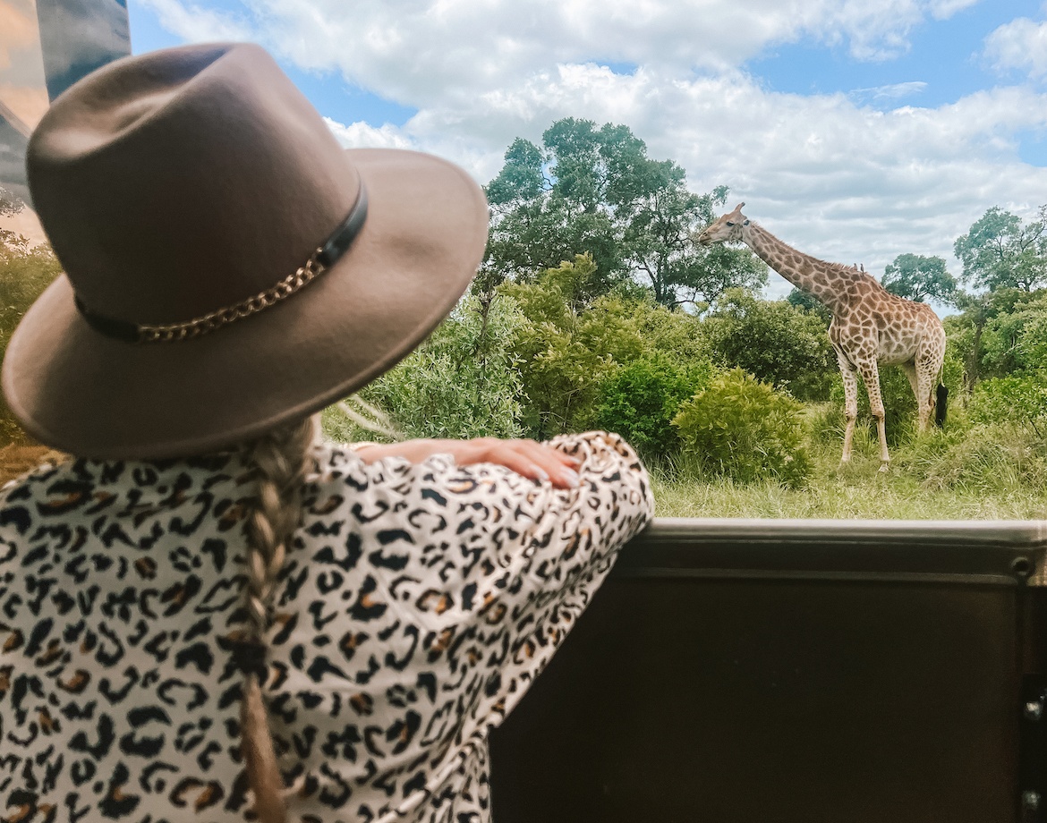 Best Safari Clothes for Women: Outfit Examples + Where to Buy