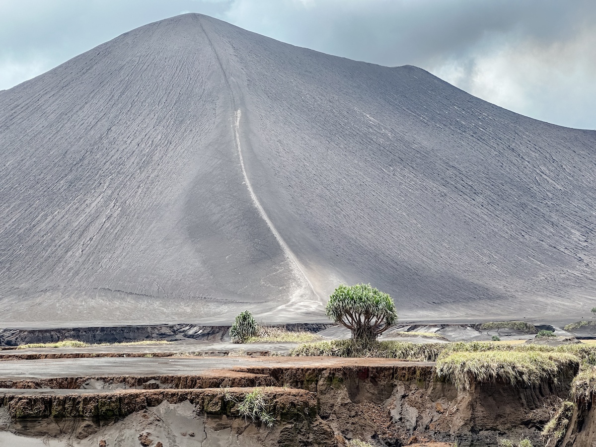 mount yasur volcano safari
